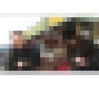 990352